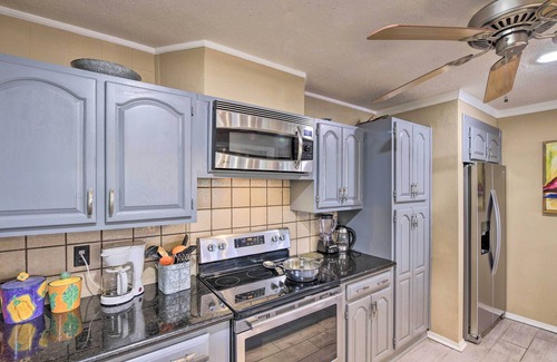 Barrett House | Relaxing Houston Riverfront House with Private Dock & Pool