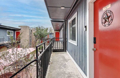 Willow Meadows/Willowbend Area Apartment | Houston's Secret Hideout!