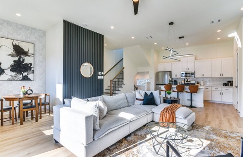 OST - South Union House | Modern Houston Townhouse with Office & Home Gym Amenities