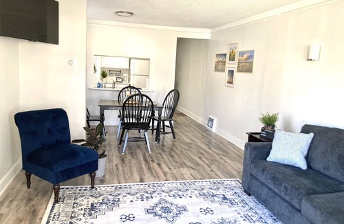 Hutchinson House | Cozy Houston Whiteside Cottage - Family-Friendly Retreat