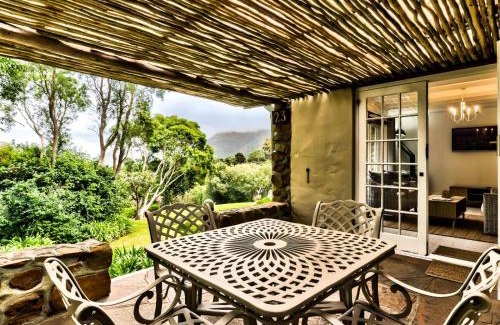 Constantia House | Relax at Houtkapperspoort Mountain Cottages with Ocean Views