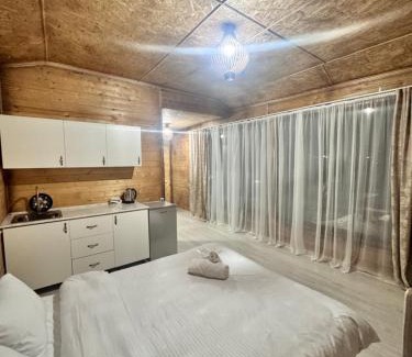 Yerevan Apartment | Hovakimyans Hotel And Pool EVN