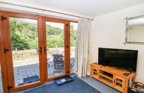 Cragg Vale House | Hove Wood View: Family & Pet-Friendly Retreat Rated 9.1