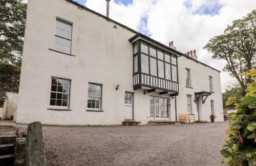 Braithwaite House | Relaxing Retreat at How End: Child-Friendly With Pool Access
