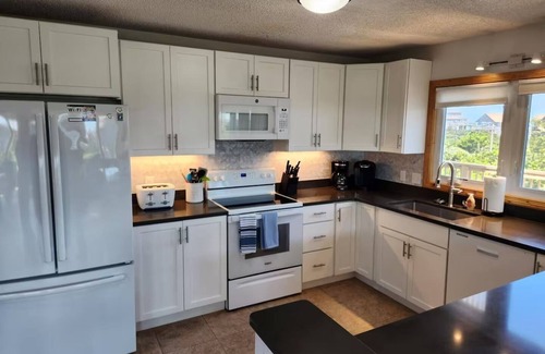 Avon House | How You Dune? Dog-Friendly Semi-Oceanfront in Avon!