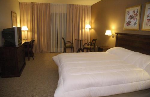 Barrio Centro Hotel | Discover Howard Johnson Plaza Jujuy: Relax by the Ocean