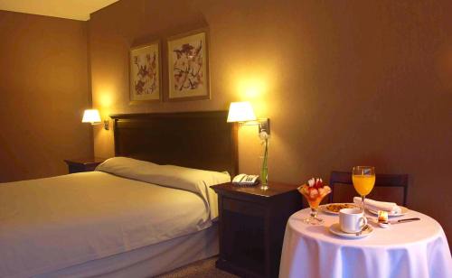 Barrio Centro Hotel | Discover Howard Johnson Plaza Jujuy: Relax by the Ocean
