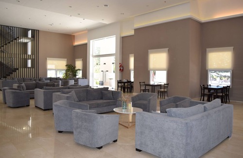 Lisandro Olmos Hotel | Relax at Howard Johnson by Wyndham La Plata - Family Friendly!