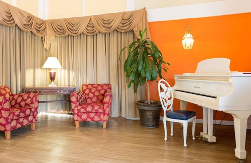 Lightfoot Hotel | Comfortable Stay at Howard Johnson by Wyndham Williamsburg