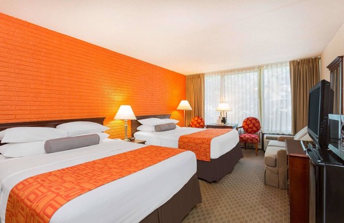 Lightfoot Hotel | Comfortable Stay at Howard Johnson by Wyndham Williamsburg