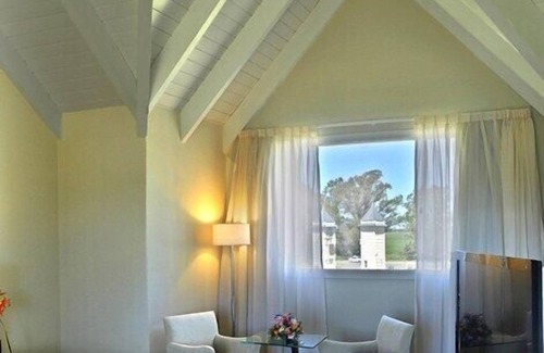Almafuerte Hotel | Relax at Howard Johnson by Wyndham Piedras Moras