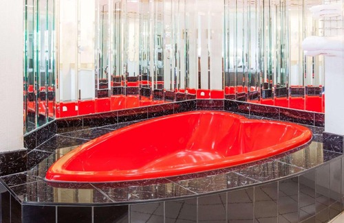 Niagara Falls Hotel | Cozy Howard Johnson by Wyndham Near Niagara Falls