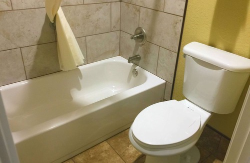 Pigeon Forge Hotel | Family-Friendly Stay at Howard Johnson Pigeon Forge