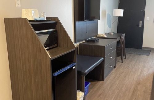 Thunder Bay Hotel | Family-Friendly Howard Johnson by Wyndham Thunder Bay Stay