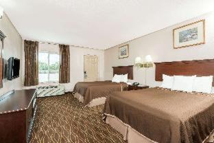 Springfield Hotel | Family-Friendly Stay at Howard Johnson by Wyndham Springfield