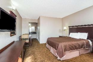 Springfield Hotel | Family-Friendly Stay at Howard Johnson by Wyndham Springfield