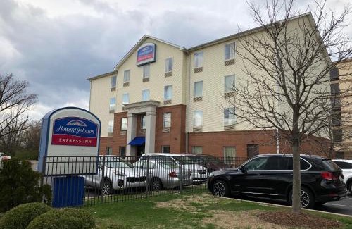 Highland Park Hotel | Convenient Stay at Howard Johnson by Wyndham Airport