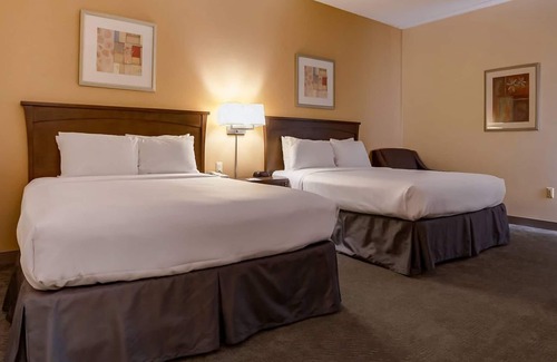 Hadley Hotel | Eco-Friendly Retreat at Howard Johnson by Wyndham Amherst