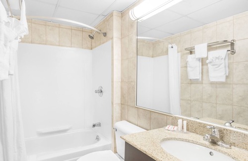 Clifton Hotel | Comfortable Stay at Howard Johnson in Clifton, NJ