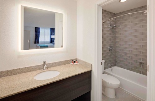 Florence Hotel | Explore Howard Johnson by Wyndham Florence: Guest Rated 8.8