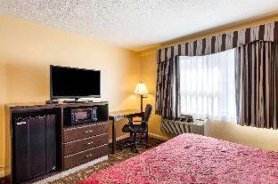 Malden Hotel | Budget-Friendly Econo Lodge Boston-Malden with Breakfast