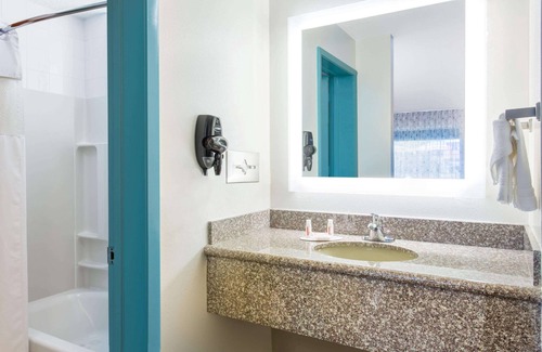 Fellowship Hotel | Convenient Stay at Howard Johnson Ocala with Pool & Breakfast