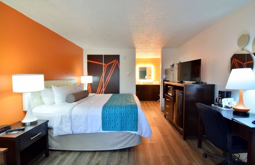 Fellowship Hotel | Convenient Stay at Howard Johnson Ocala with Pool & Breakfast