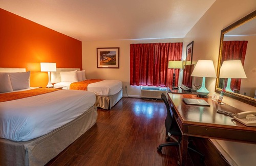Buena Park Hotel | Family-Friendly Retreat at Howard Johnson Buena Park