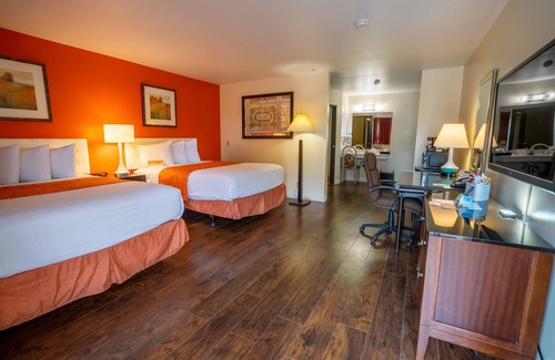 Buena Park Hotel | Family-Friendly Retreat at Howard Johnson Buena Park