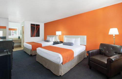 Holbrook Hotel | Pet-Friendly Howard Johnson by Wyndham Holbrook with Pool