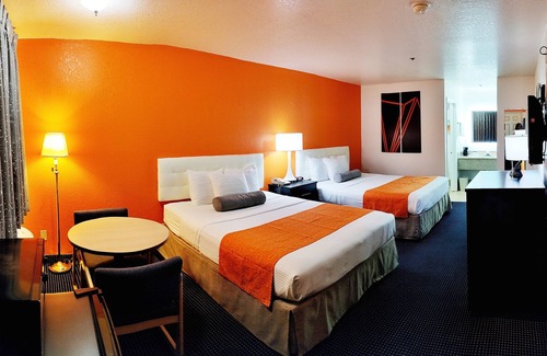 Holbrook Hotel | Relax at Howard Johnson by Wyndham Holbrook with Pool & Spa
