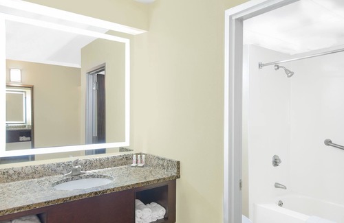 Saugerties Hotel | Inviting Stay at Howard Johnson by Wyndham Saugerties