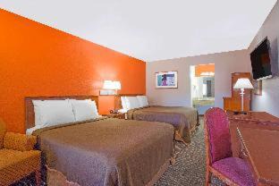 St. George Hotel | Pet-Friendly Howard Johnson Hotel with Pool & Ocean View