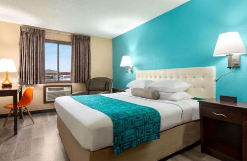 Waterloo Hotel | Comfortable Stay at Howard Johnson Waterloo with Great Amenities