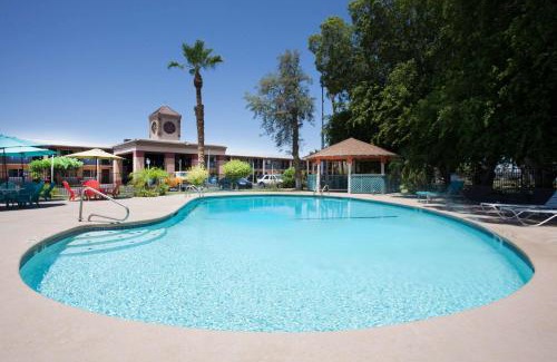Yuma Hotel | Cozy Stay at Howard Johnson by Wyndham Yuma with Pool