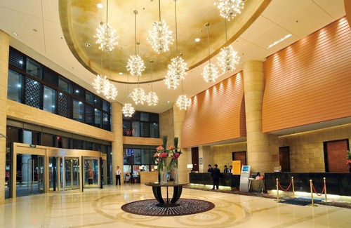 Yangpu Hotel | Elegant 5-Star Stay at Howard Johnson Caida Plaza Shanghai