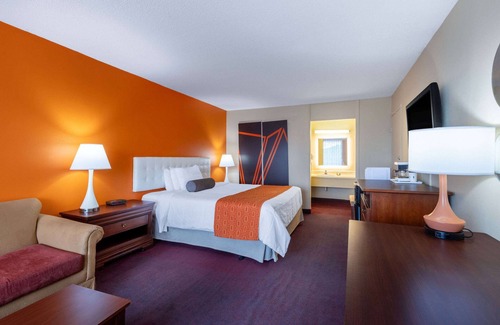 Salem Hotel | Convenient Howard Johnson Hotel & Conference Center in Salem