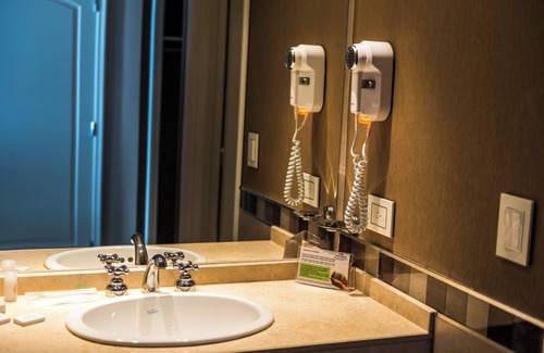 Merlo Resort | Top-Rated Howard Johnson Hotel & Convention Center, Merlo