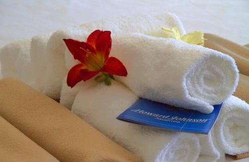 Carilo Hotel | Relax at Howard Johnson Hotel & Convention Center Madariaga