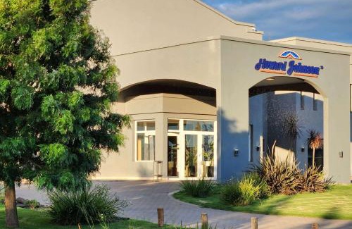 Funes Hotel | Relaxing Retreat at Howard Johnson Hotel & Resort Funes