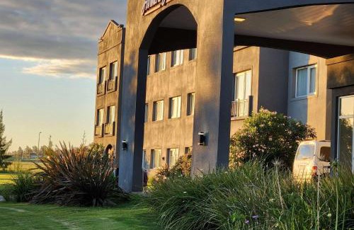 Funes Hotel | Relaxing Retreat at Howard Johnson Hotel & Resort Funes