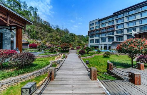 Wulingyuan Resort | Discover Neodalle Zhangjiajie Wulingyuan: Family-Friendly Retreat