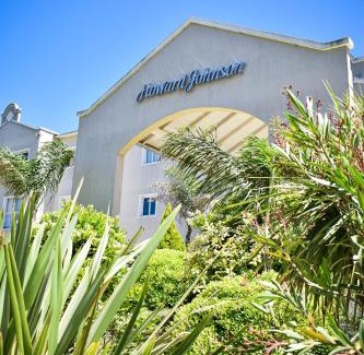 Lisandro Olmos Hotel | Experience Howard Johnson Plaza & Convention Center Spa