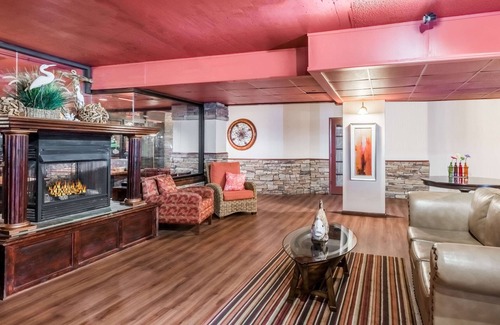 Ocean City Hotel | Oceanfront Howard Johnson Plaza Hotel with Spa & Pool