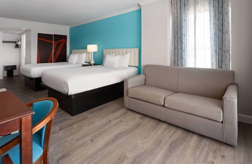 Ocean City Hotel | Oceanfront Howard Johnson Plaza Hotel with Spa & Pool