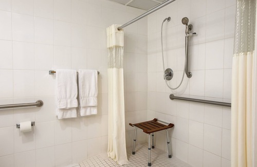 Ocean City Hotel | Oceanfront Howard Johnson Plaza Hotel with Spa & Pool
