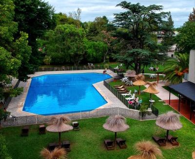 Belen de Escobar Hotel | Relax at Howard Johnson Resort & Spa Escobar with Pool Access