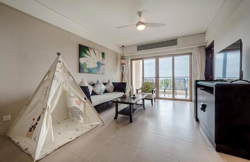 Tianya District Resort | Relax at Howard Johnson Resort Sanya Bay with Ocean Views