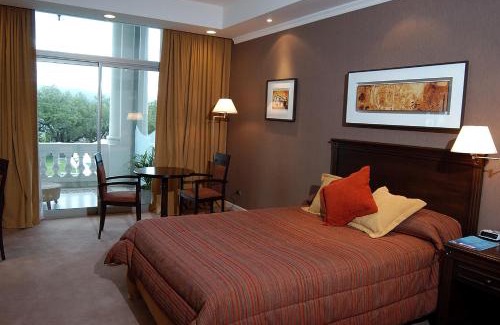 Alta Gracia Hotel | Relax at Howard Johnson Sierras Hotel y Casino in Alta Gracia