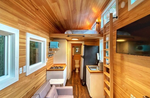Benton Apartment | Experience Howard's Pond: Cozy Tiny Home by Ocoee River
